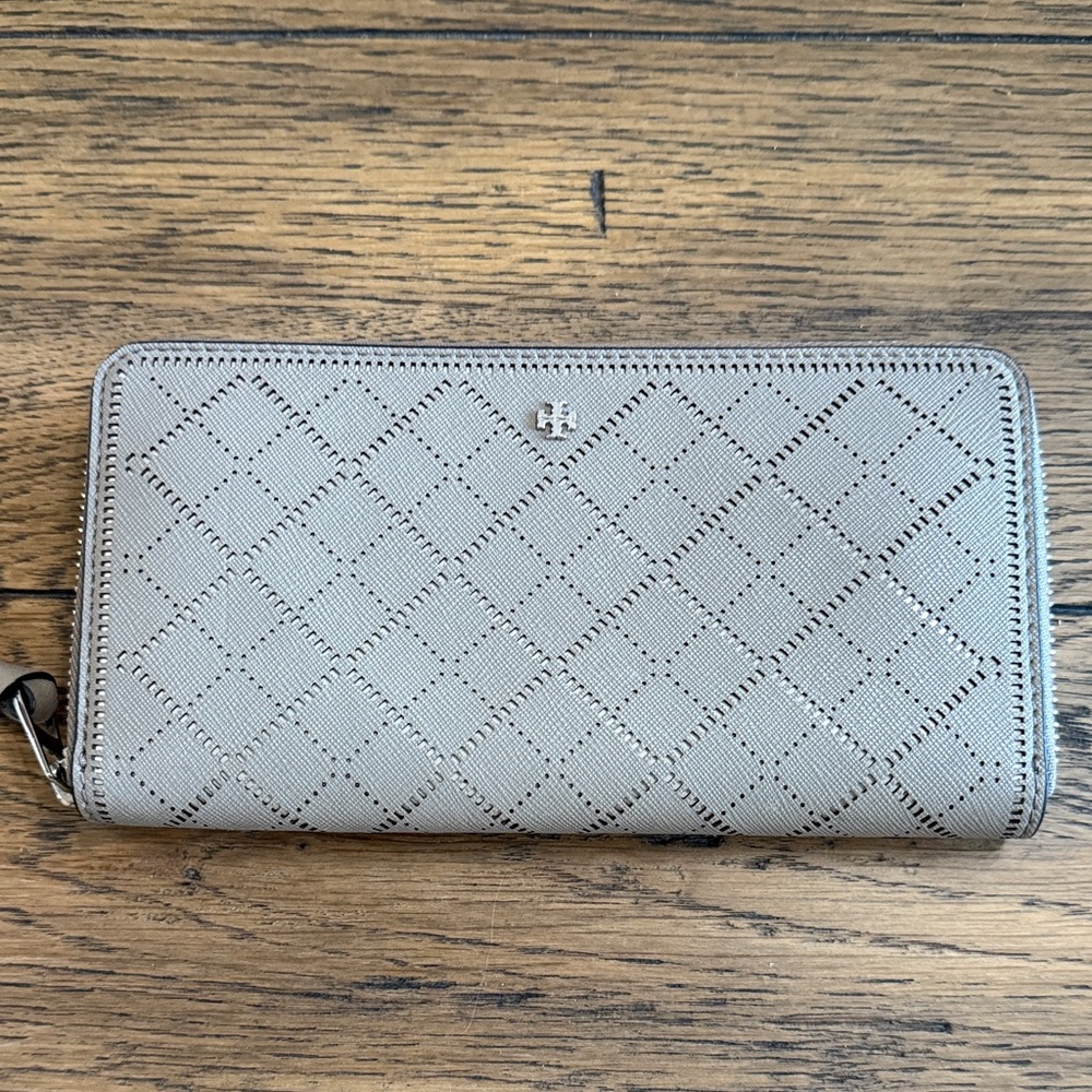 Tory Burch Gray Hatch Leather Zip around wallet